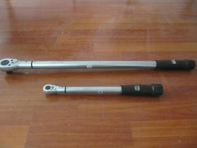 可調(diào)節(jié)扭拒扳手