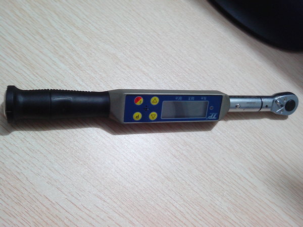 �߾���Ť������