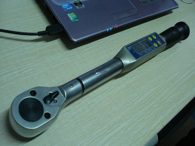 可連接電腦定扭力扳手