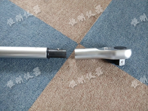 電子數(shù)顯扳手圖片